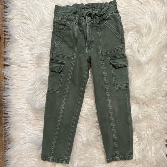 Baby Gap Military Green Just Like Mom Ruffle Cargo Jeans Size 5 yrs - Picture 2 of 8